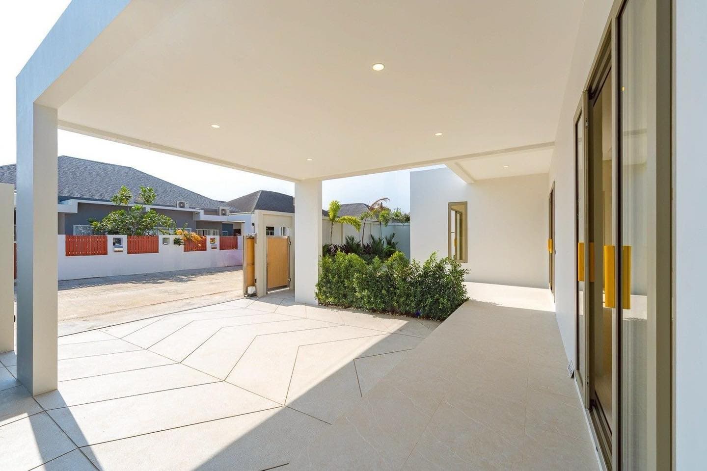 Modern Pool Villa in Thalang thumbnail 2